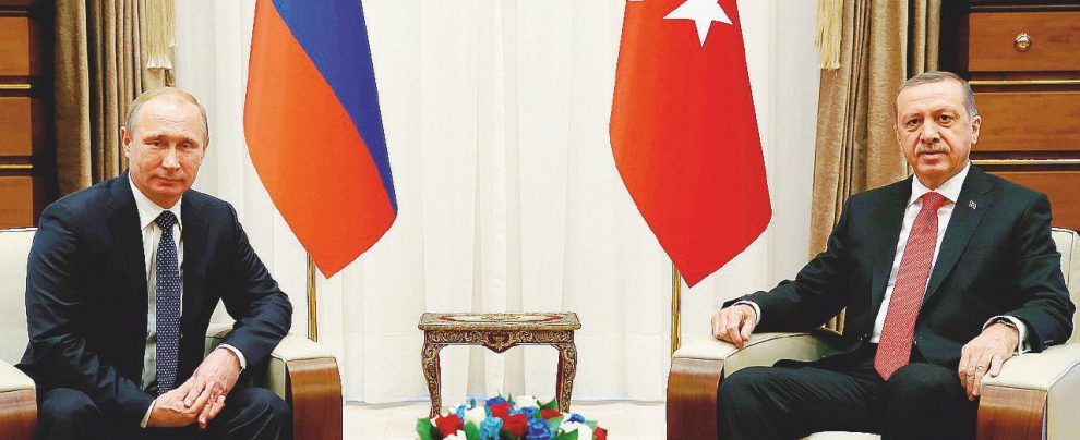 Il nuovo asse - Il presidente russo Vladimir Putin e il suo omologo turco Recep Tayyip Erdogan - LaPresse Lo Zar e il Sultano: ecco i nuovi padroni d’Oriente