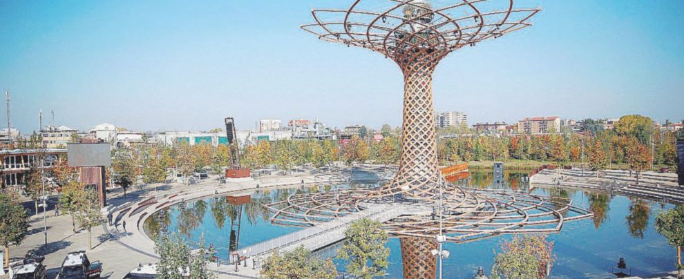 I padiglioni - L’Expo di Milano nel novembre 2015 subito dopo la chiusura - Ansa L’Esposizione blindata come una base Nato. Dietro il filo spinato abbandono e sprechi