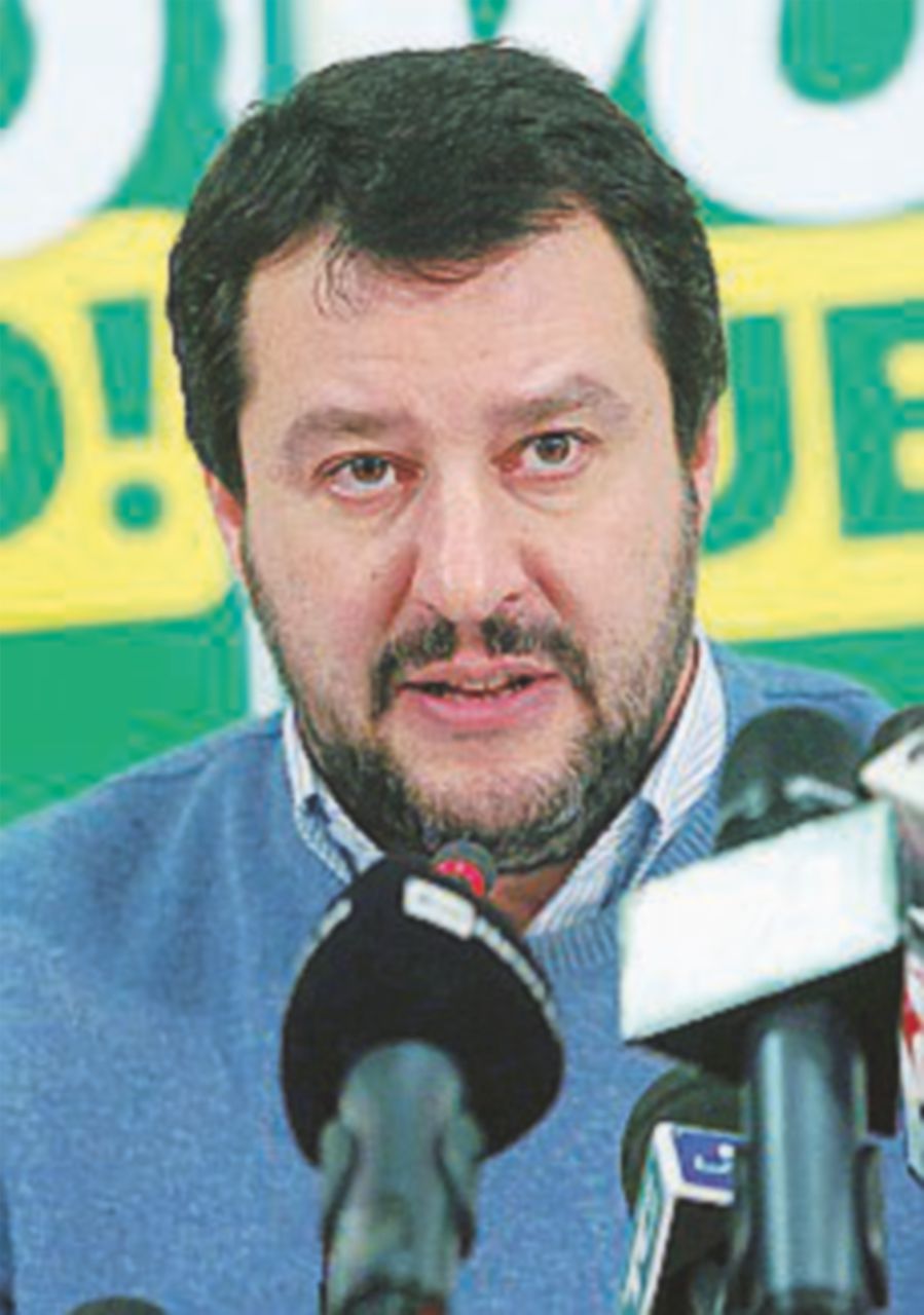 Copertina di Salvini vuole dimissionare Raggi. “Ma Beppe resti”