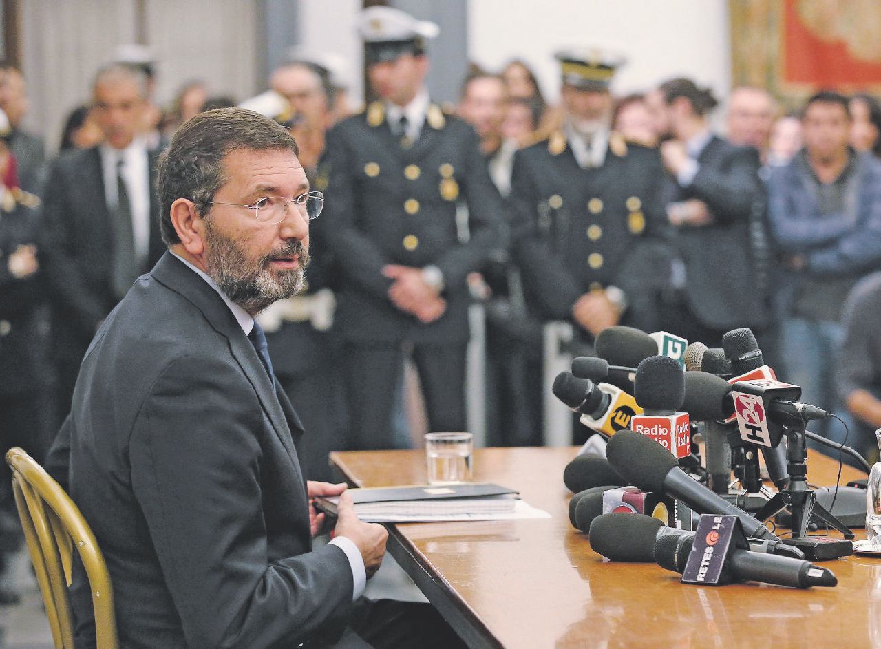 “Raggi troppo legata alla destra romana. E i dem non esistono” “Raggi troppo legata alla destra romana. E i dem non esistono”
