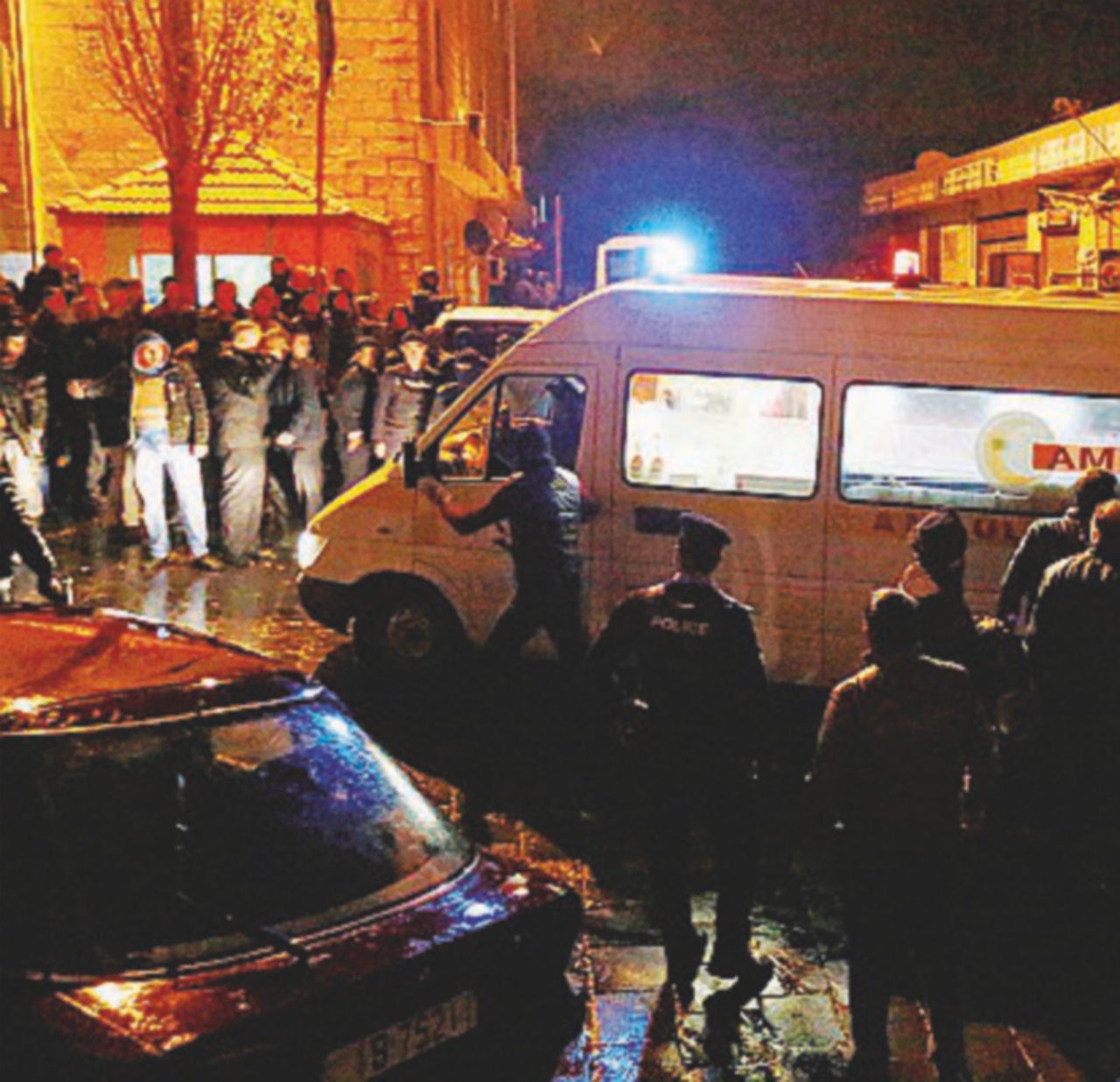 Feriti soccorsi a Karak - LaPresse Giordania, assalto al castello di Karak, “10 morti”, tra cui una turista canadese