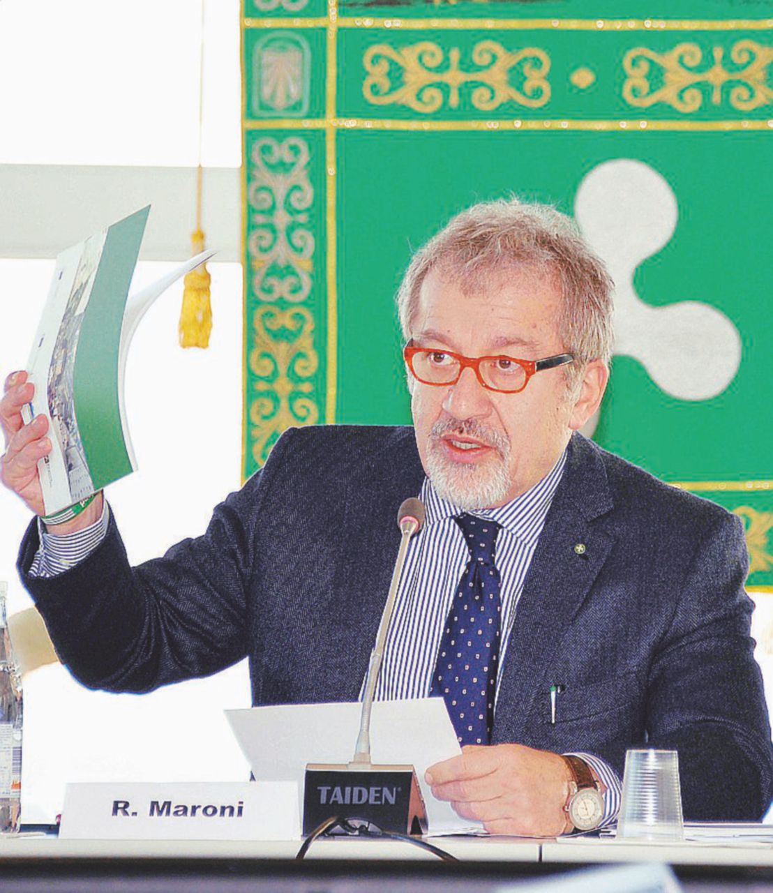 Roberto Maroni (Lombardia) Aboliamoli, anzi no: Regioni alla rinfusa, promesse e ricorsi