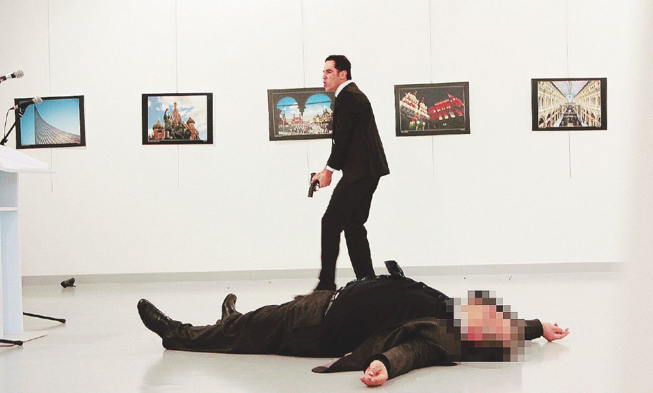Poliziotto “vendica” Aleppo: ucciso l’ambasciatore russo Poliziotto “vendica” Aleppo: ucciso l’ambasciatore russo