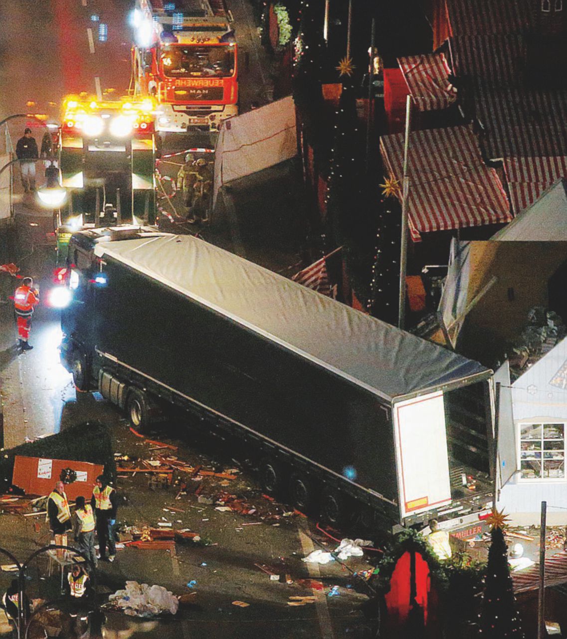 Devastazione - Il Tir piombato sull’affollato mercatino di Natale - Ansa L’eroe e il salvato, destini incrociati per Lukasz e Navid