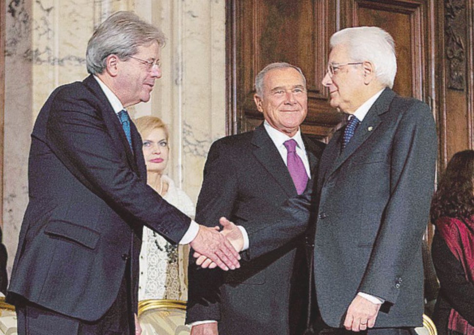 Venerdì i nuovi posti - Ieri la cerimonia di auguri natalizi al Quirinale Riecco B. e il Nazareno (stavolta senza Matteo)
