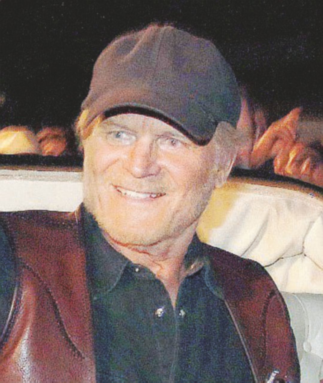 Copertina di Basta don Matteo Terence Hill torna a girare il mondo in moto