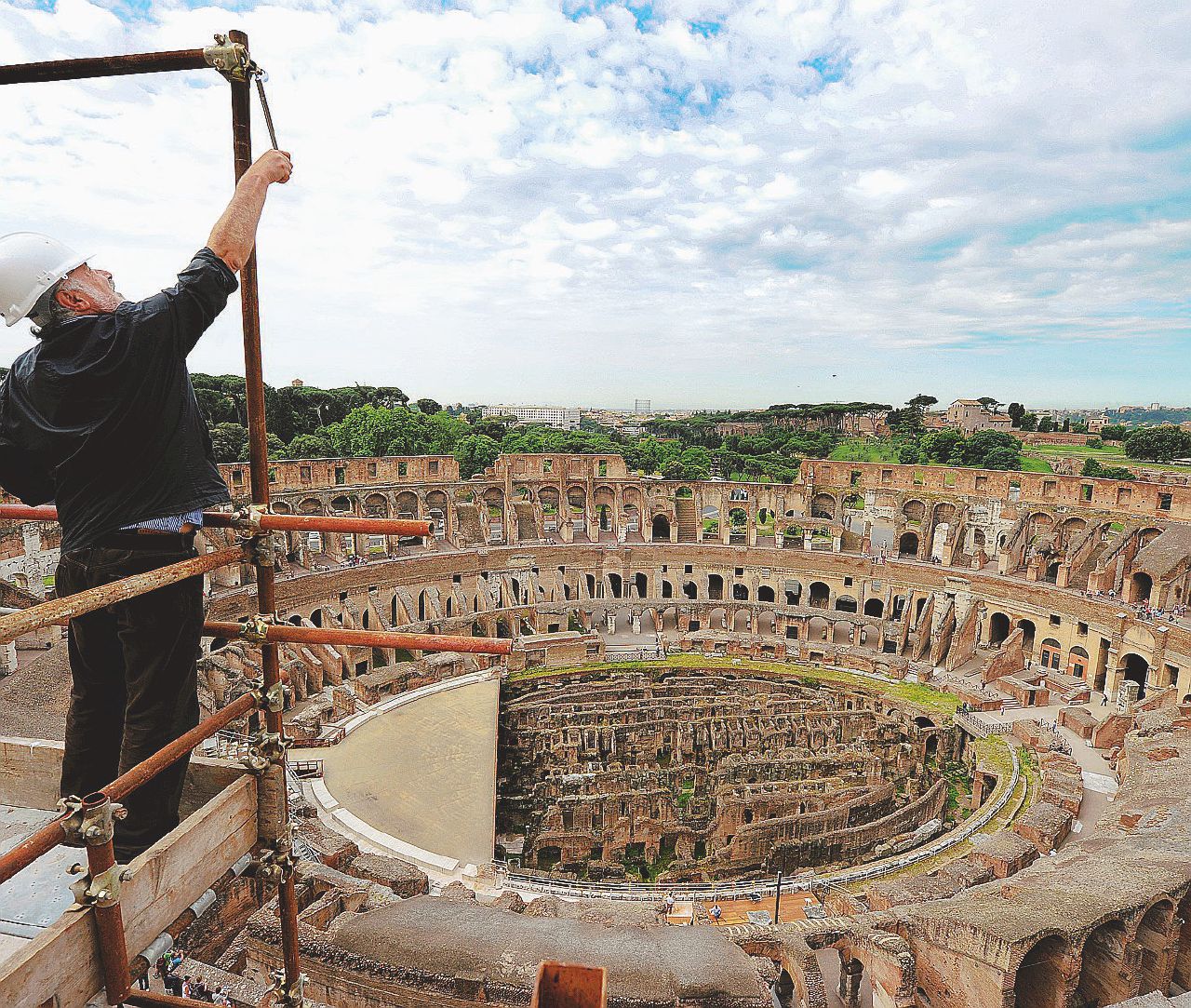 Copertina di “Colosseo, gli sprechi c’erano ma ora li stiamo tagliando”