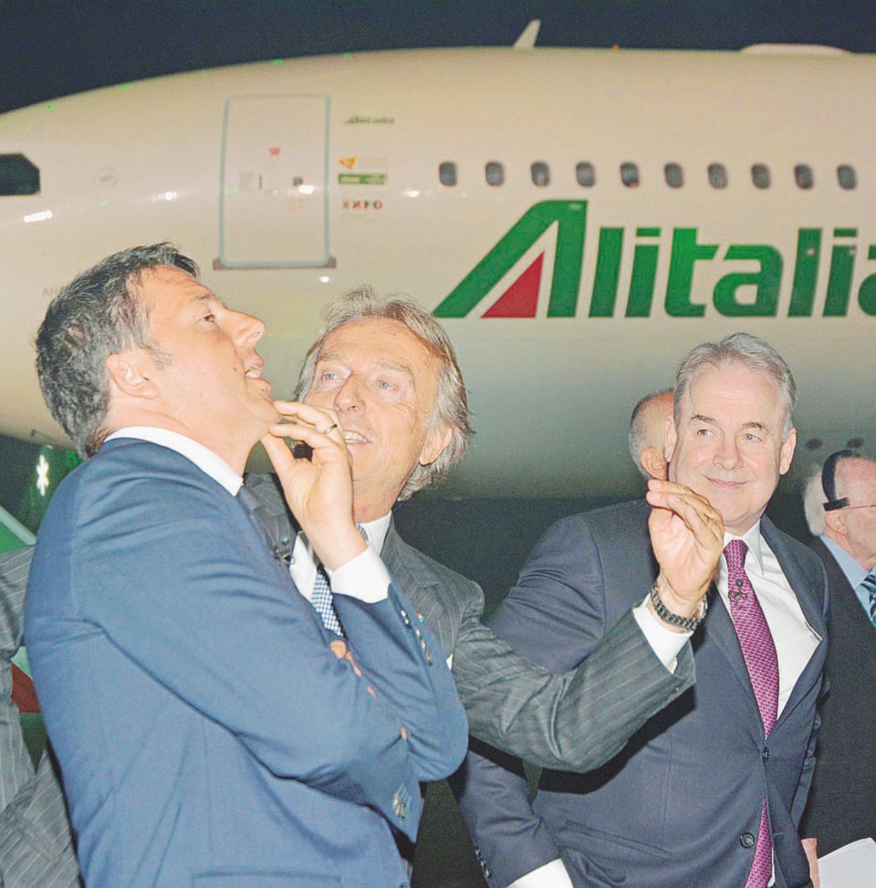 Il trio - Matteo Renzi, Luca Cordero di Montezemolo e James Hogan - Ansa Alitalia, due mesi di vita e nessun piano di rilancio