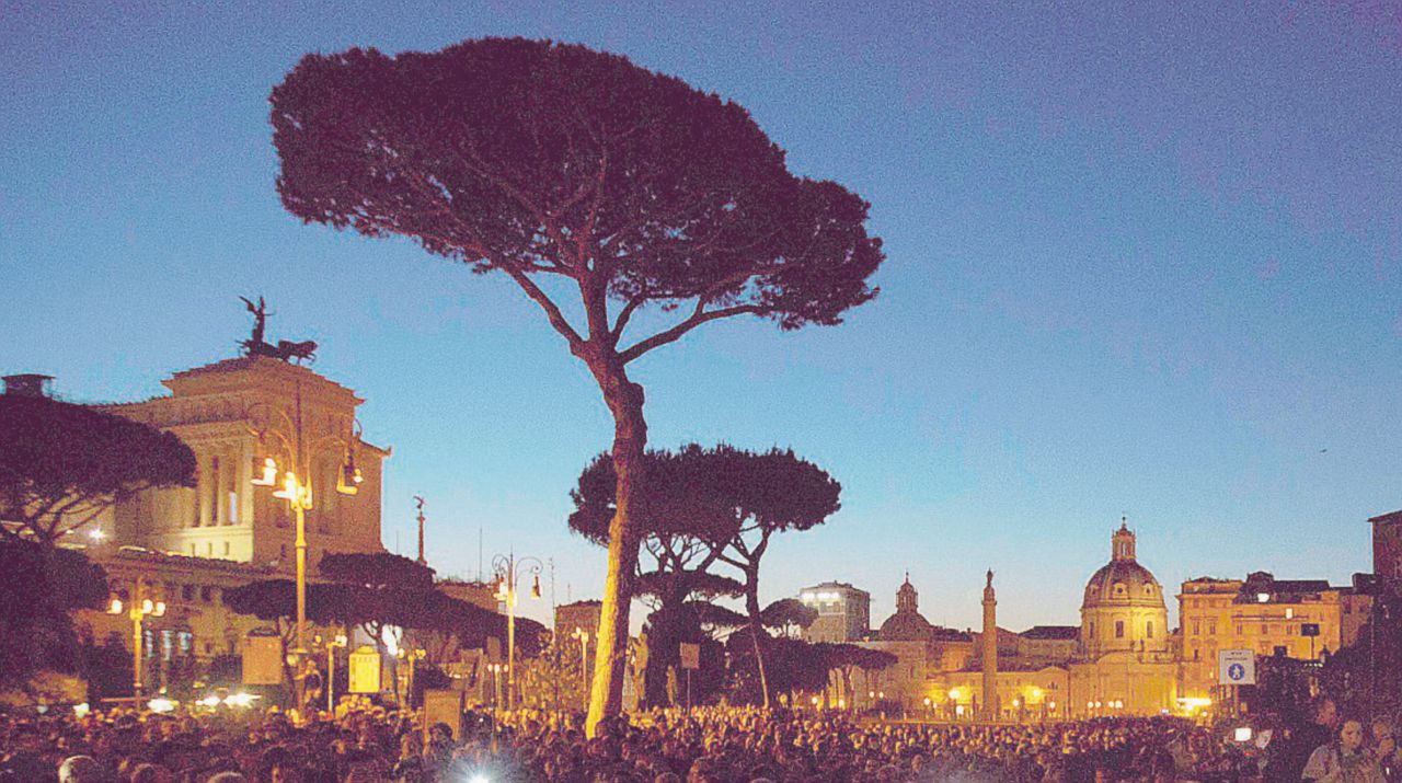 Meraviglia - I Fori imperiali illuminati Sì, forse era meglio che Roma non fosse la vostra Capitale
