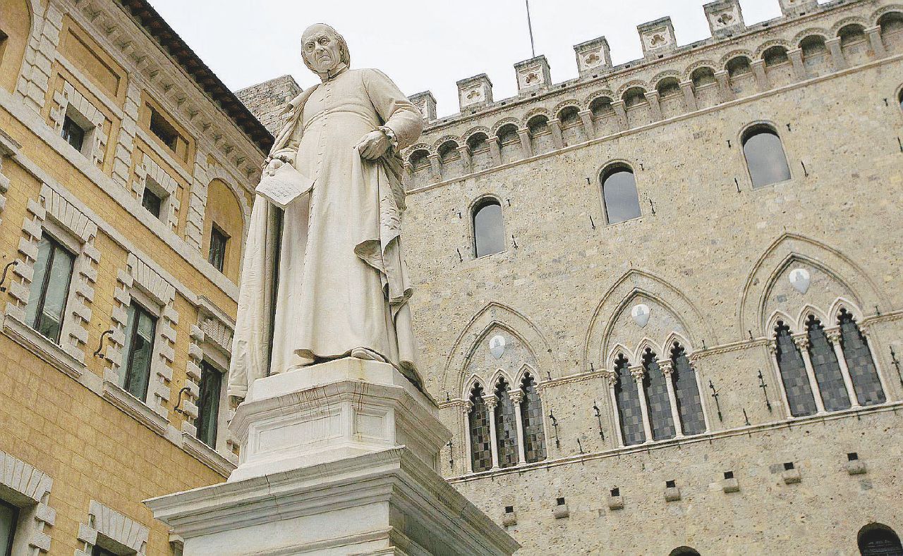 Nei guai - Il Monte dei Paschi di Siena alle prese con un difficile salvataggio - Ansa Un Monte di soldi. Per lo Stato il conto sale: 6,5 miliardi