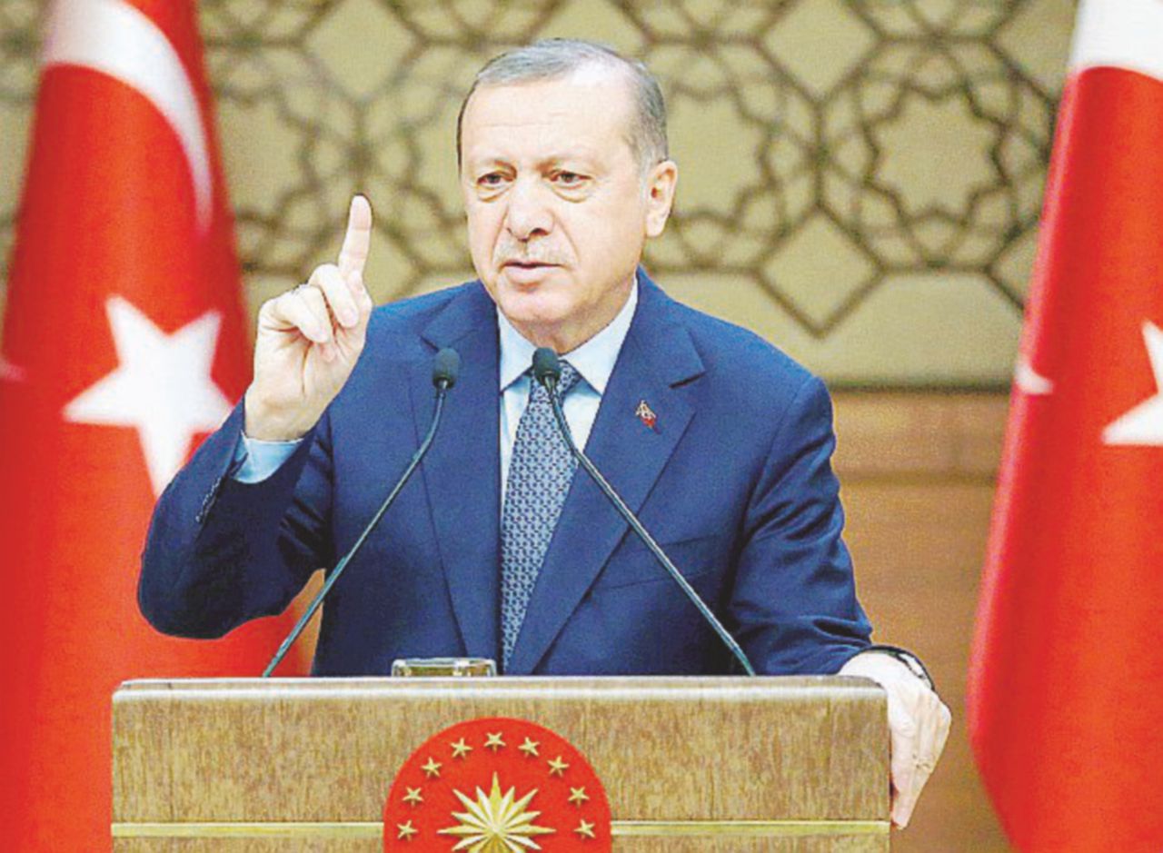 Non voler servire il thè a Erdogan è reato Non voler servire il thè a Erdogan è reato