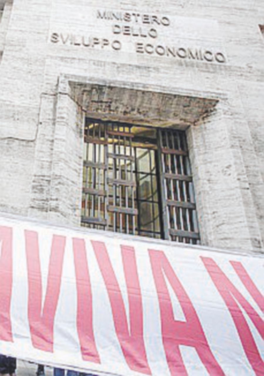 Almaviva, ora anche Roma dice Sì per salvare la sede Almaviva, ora anche Roma dice Sì per salvare la sede
