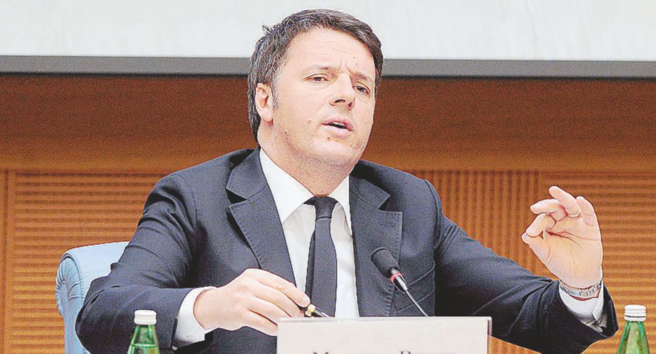 Un anno fa - Matteo Renzi nella conferenza di fine anno 2015 - LaPresse Stessa musica, ma almeno è beneducato