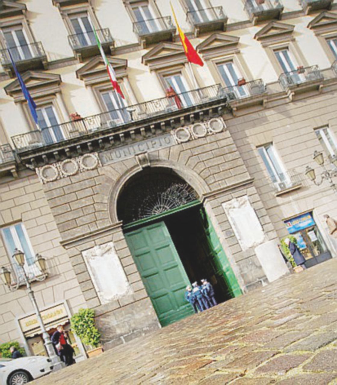 Napoli, la sede del Comune - Ansa Il Comune di Napoli blocca i pagamenti