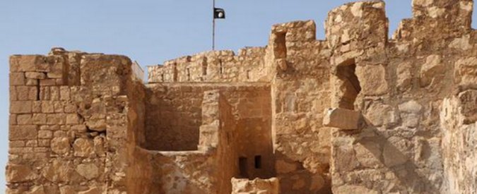 Siria, Isis si “riprende” Palmira nonostante i raid russi. Torna l’incubo delle devastazioni