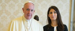 Copertina di Roma, papa: “Signore non la abbandoni”. Grillo e Raggi gioiscono. Vaticano: “Stessa lettera a tutti i sindaci”
