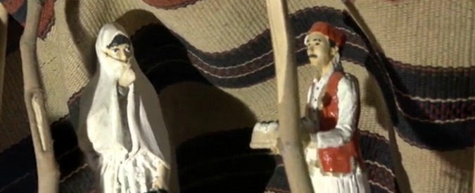 Copertina di Potenza, rimosso il presepe con Maria in burqa. Il parroco: “Polemica partita da una lettura da ignoranti”