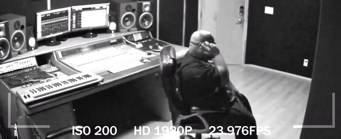 Copertina di Il cellulare gli esplode in faccia. Il cantante CeeLo Green rassicura: “Sto bene”