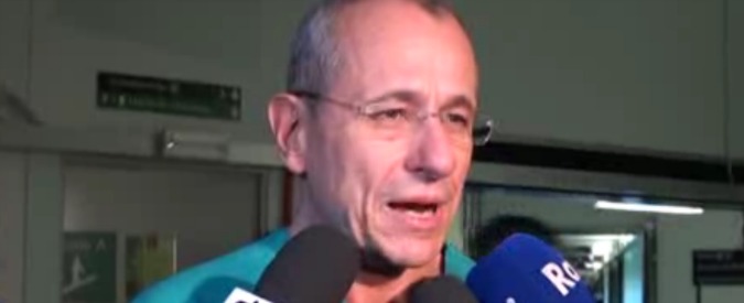 Copertina di Poliziotto ferito, il chirurgo: “Sta bene. Felice quando ha saputo chi aveva fermato”