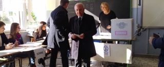 Copertina di Referendum, il governatore della Campania Vincenzo De Luca al seggio con i figli