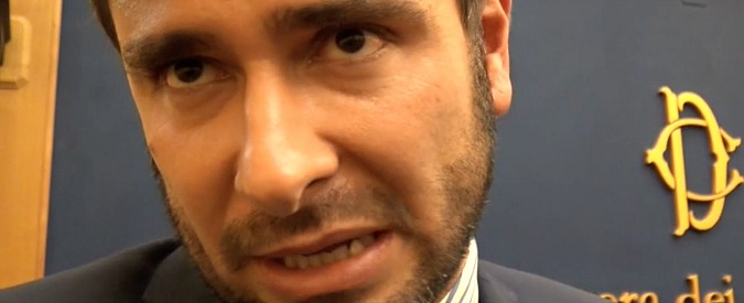 Copertina di Vitalizi, Di Battista: ‘Al lavoro perché non scattino. Rinunciare? Dei soldi non mi interessa nulla, ma non parlo per tutti’
