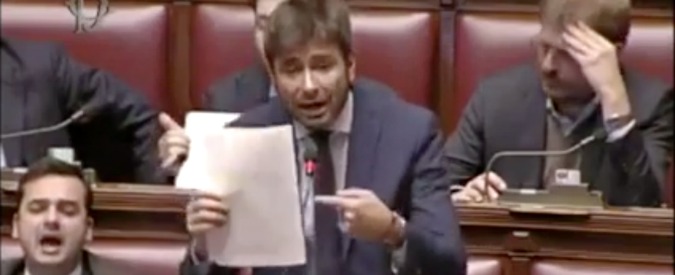 Copertina di Di Battista vs Boldrini, battibecco alla Camera. Lui pubblica su FB: “Guardate che fatica anche solo per parlare…”