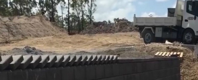 Copertina di Il domino? Con i mattoni veri. E il finale è decisamente sbalorditivo