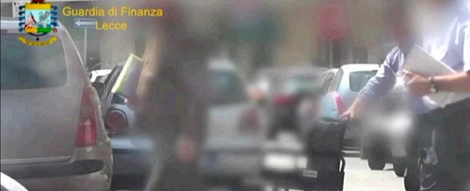 Copertina di In sedia a rotelle, ma solo per andare all’Inps. 73enne leccese denunciato assieme a moglie e nipote