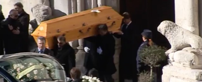 Copertina di Attentato Berlino, Sulmona saluta Fabrizia Di Lorenzo. Anche Mattarella nel duomo