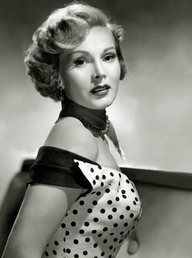 Copertina di Zsa Zsa Gabor, morta a 99 anni l’attrice ungherese: in carriera oltre 30 film e 9 mariti