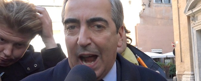 Copertina di Gasparri denuncia contratto Raggi-Grillo-Casaleggio: ‘Procura valuti attentato alla Costituzione, truffa, violenza, estorsione’