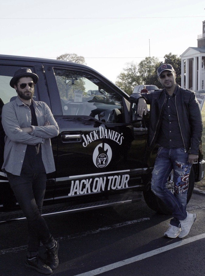Copertina di Joe Bastianich e Giò Sada in viaggio negli Usa per i 150 anni della distilleria Jack Daniel’s