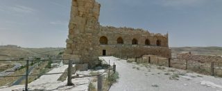 Copertina di Giordania, commando attacca il castello di Karak. “Dieci morti tra cui una turista canadese. Polizia libera ostaggi”