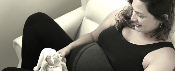 Maternità, quanto costa davvero alle donne il congedo?