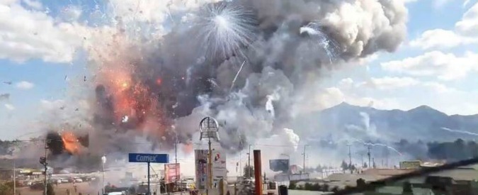 Copertina di Messico, esplosioni in mercato di fuochi d’artificio: almeno 31 morti, oltre 70 feriti