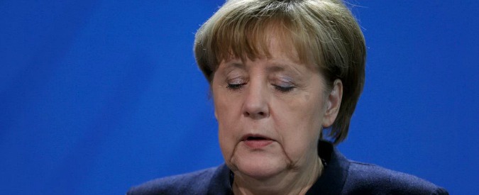 Attentato Berlino, Merkel: “E’ un giorno duro. Ma continueremo a sostenere chi chiede di integrarsi nel nostro Paese”