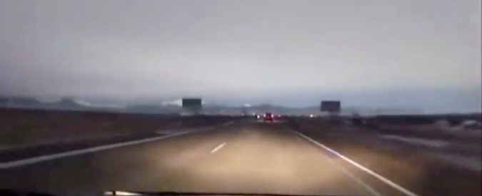 Copertina di La notte siberiana illuminata a giorno da un meteorite. I video girati dagli abitanti di Sayanogorsk