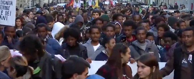 Copertina di Migliaia sfilano a Roma per diritti dei migranti: “Chiediamo reddito giusto e dignità”