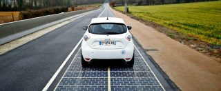 Copertina di Francia, debutta in Normandia il primo tratto stradale a energia fotovoltaica