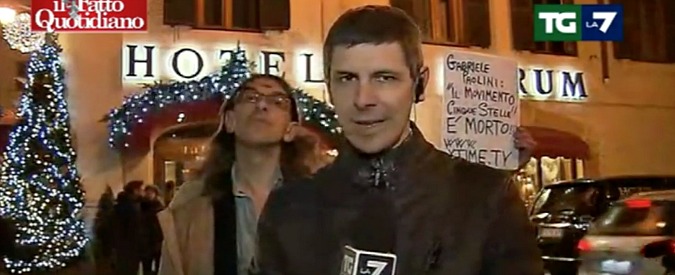 Copertina di Mentana vs Paolini: “Togli quell’imbecille da là dietro, anche con le maniere più adeguate”