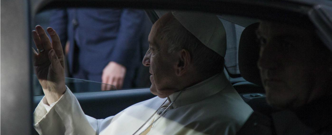 Papa Francesco, 80 anni amari. In Vaticano è sempre più sotto attacco