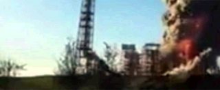 Copertina di Pavia, esplode raffineria Eni: in cielo si alzano due enormi colonne di fumo e fuoco