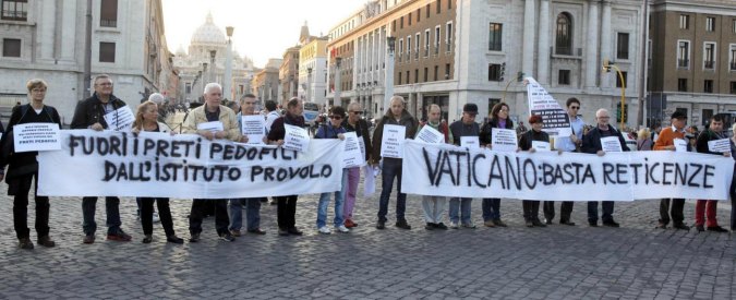 Pedofilia, “Commissione del Vaticano scagionò religiosi con prove false”