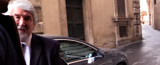 Copertina di Fuga dei cervelli, il ministro Poletti dopo frase infelice: “Non mi dimetto”