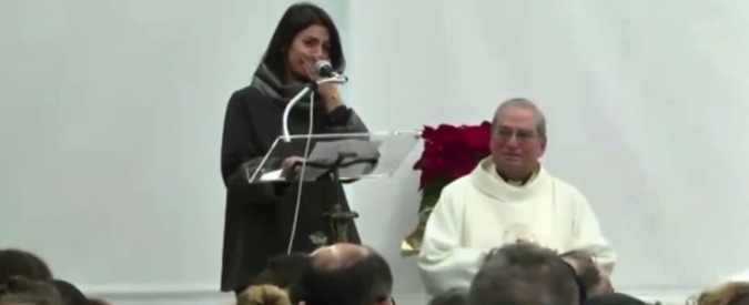 Copertina di Virginia Raggi alla messa della Caritas si commuove due volte: “E’ un momento un po’ complesso”