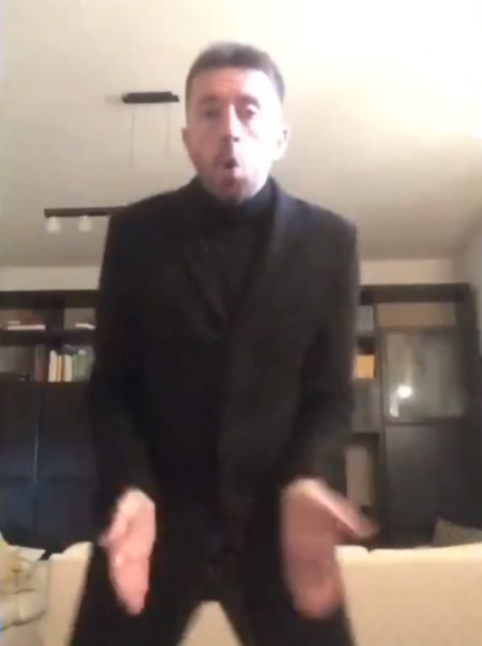 Copertina di Rovazzi sta con Scanzi: “Vero fenomeno del web. Lascio a lui quel ruolo e me ne lavo le mani: è fantastico”