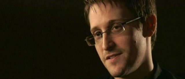 Snowden, un eroe solo contro un intero sistema