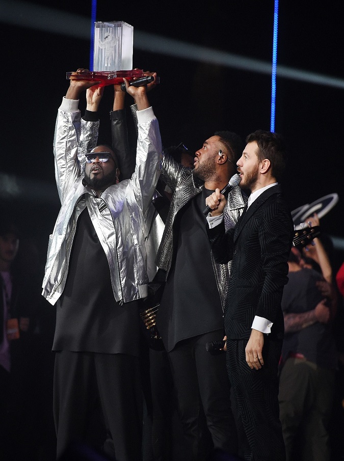 Copertina di X Factor 2016, i Soul System vincono nonostante Alvaro Soler. Arisa “bullizzata” dal pubblico durante tutta la puntata