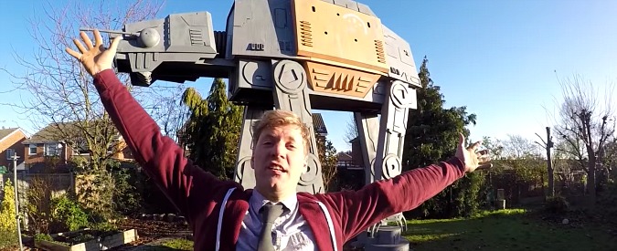Copertina di Star Wars nel giardino di casa. Ecco l’AT-ACT gigante (e il suo interno) costruito dallo youtuber