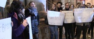 Copertina di Riforme, studenti festeggiano davanti Palazzo Chigi: “Nostro No diverso da quello di Salvini”